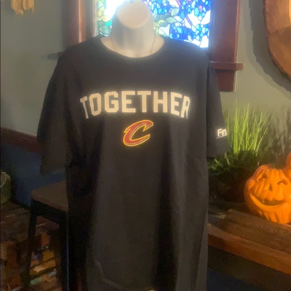 CAVS TSHIRT NEVER WORN SIZE LARGE